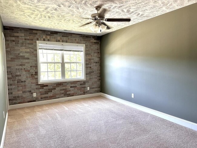 Building Photo - 4425 Scenic Pines Dr