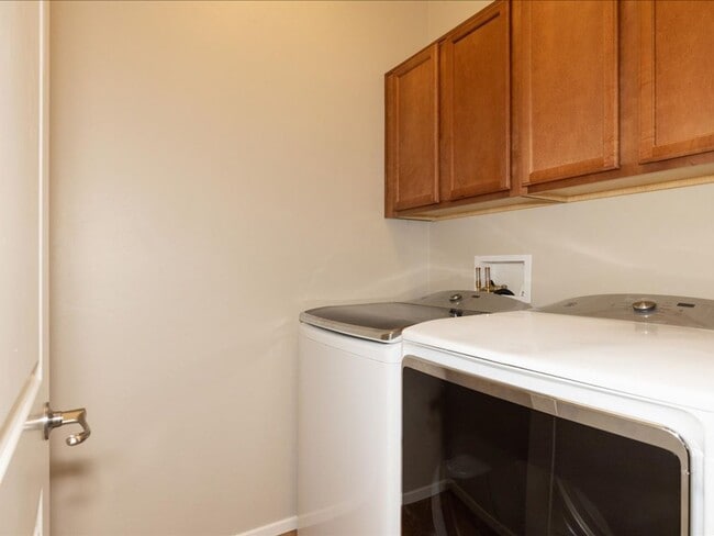 Building Photo - 8721 E Perry Park Cir