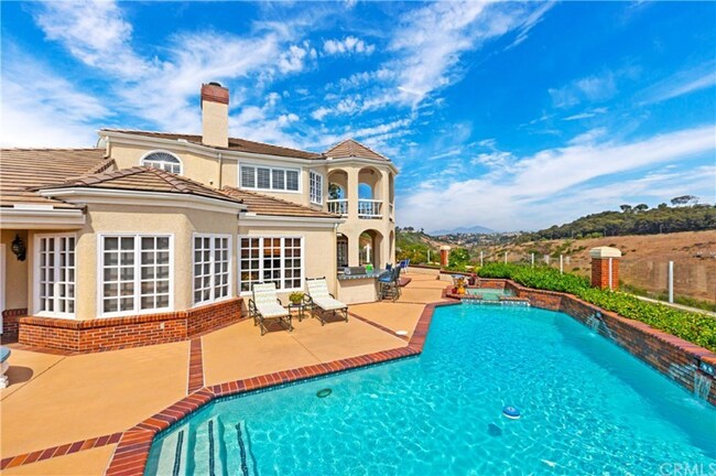 Building Photo - 6 South Peak