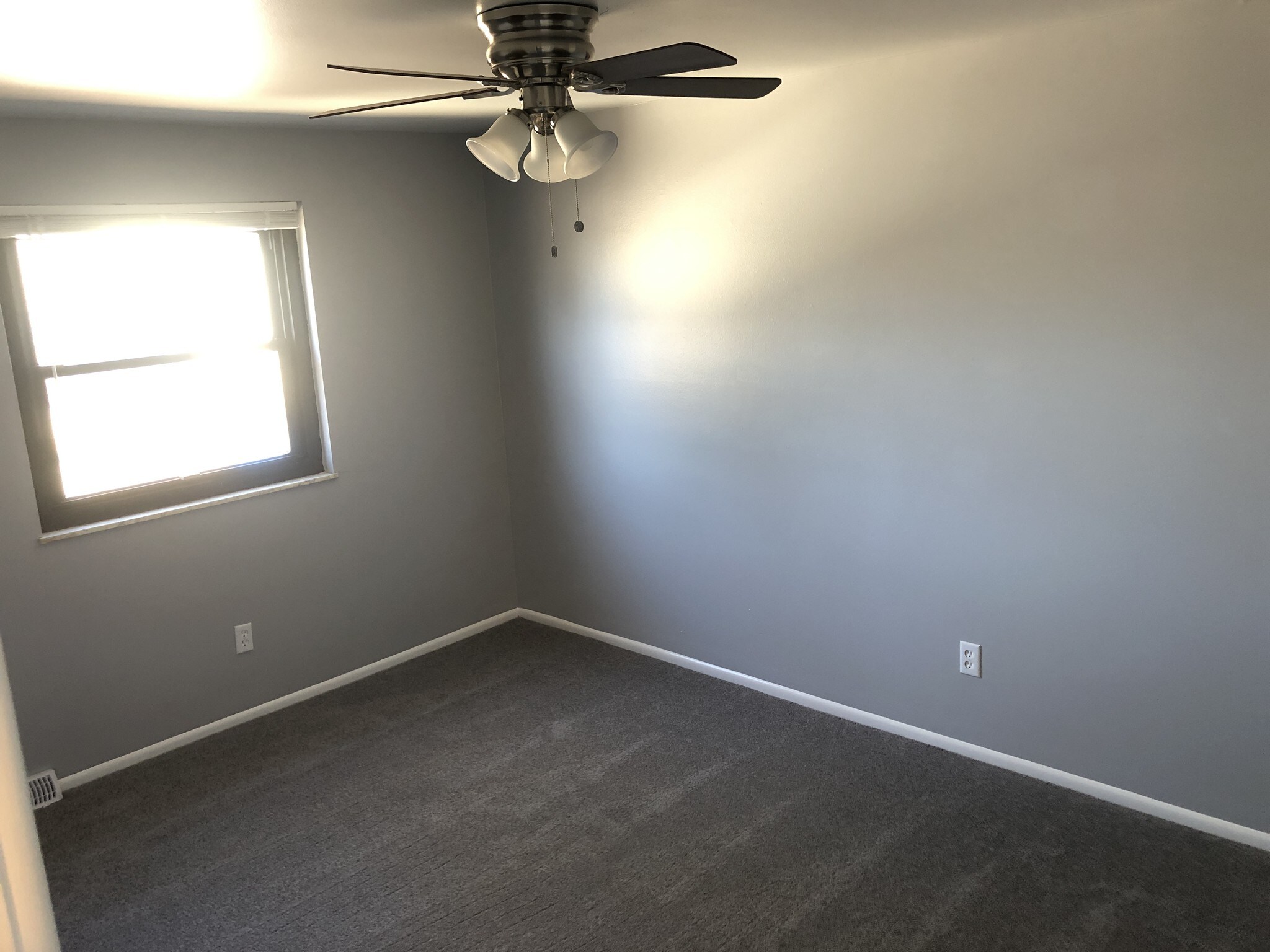 Middle size bedroom - 2915 Columbus St