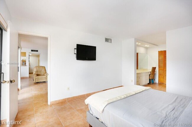 Building Photo - 2 br, 2 bath Condo - 9280 SW 123rd Ct