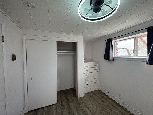 Building Photo - Student Housing: Private Bedroom