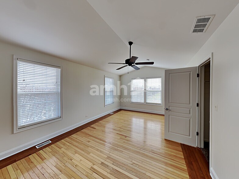 Building Photo - 2449 Emily Ln