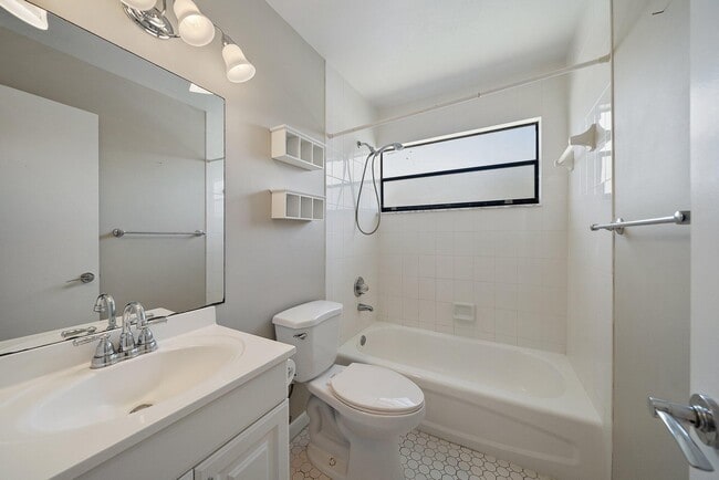 Building Photo - 110 Sherwood Cir