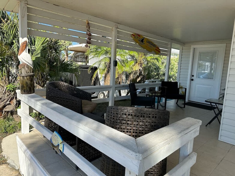 Building Photo - 515 W Clam Cir