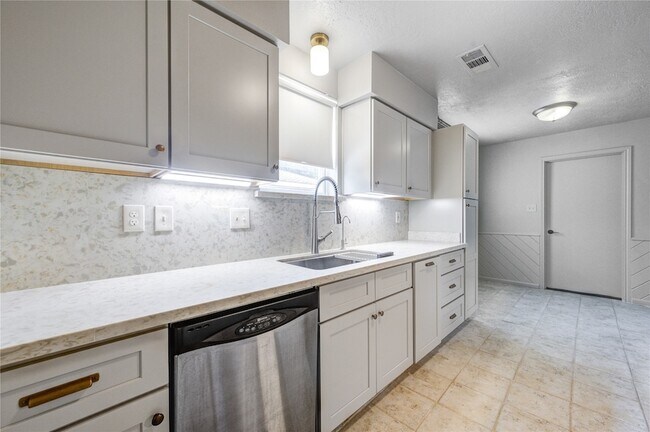 Building Photo - 16019 Fathom Ln