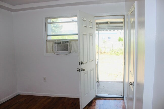 Building Photo - 273 E 39th St