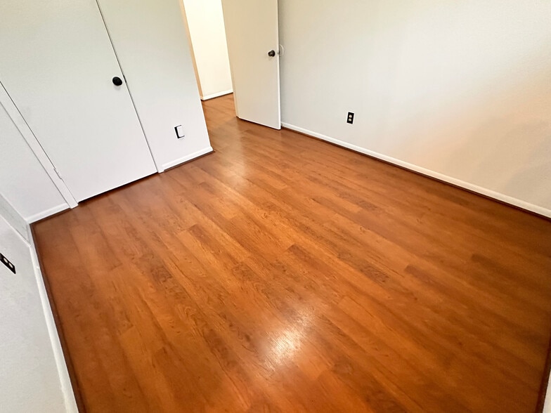 Building Photo - Room in Condo on Beauregard Cir