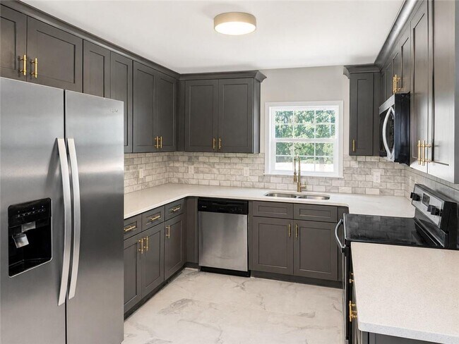 Building Photo - 4521 S Roberts Dr