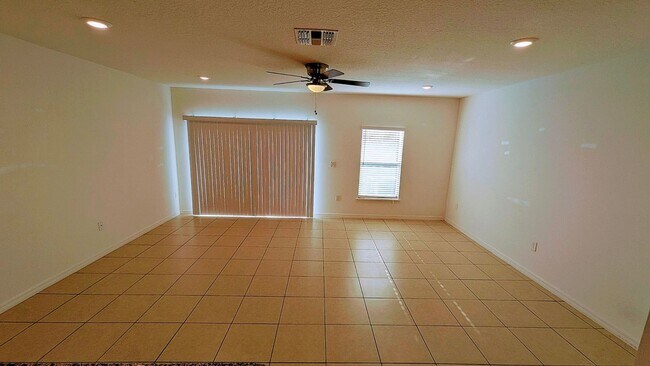 Building Photo - BEAUTIFUL 3-BEDROOM, 3-BATHROOM LUXURY TOW...