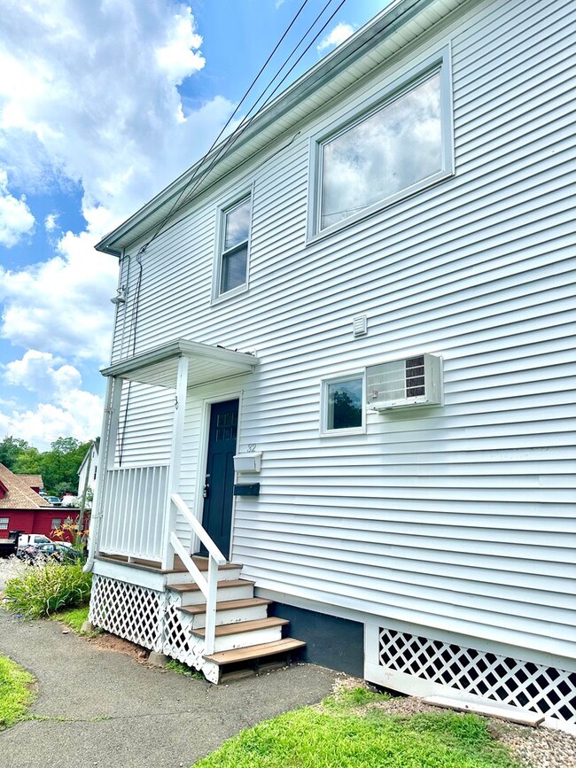 Building Photo - 32 Cedar St