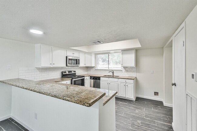 Building Photo - 5222 Creek Shadows Dr