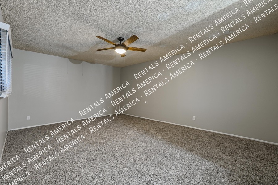 Building Photo - 5005 S Willow Dr