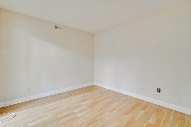 Building Photo - 3 bedroom 2 bath Townhome - Greenmeadow Neighborhood Palo Alto!  $6800
