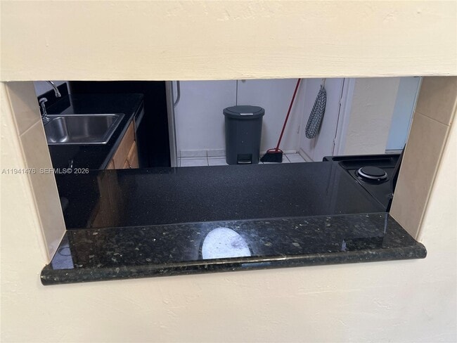 Building Photo - 6900 N Kendall Dr