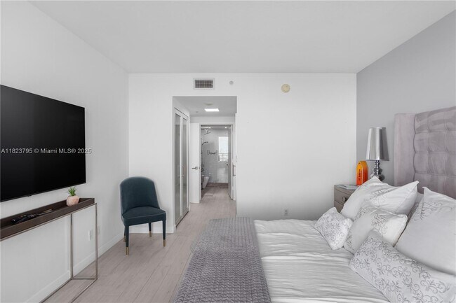 Building Photo - 335 S Biscayne Blvd