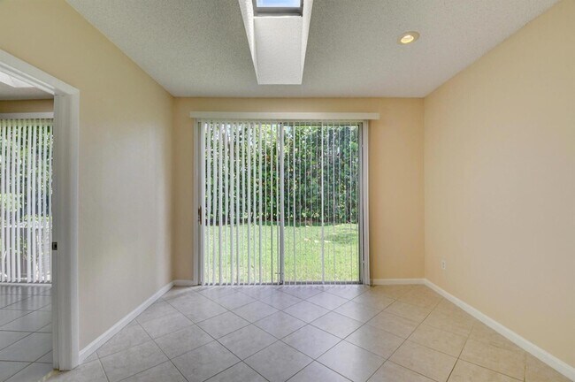 Building Photo - 6796 Via Regina