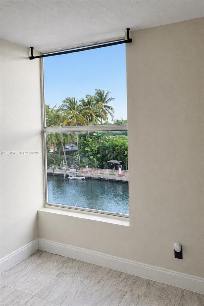 Building Photo - 2020 NE 135th St