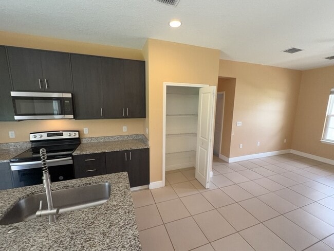 Building Photo - 5017 SW 165th Street Rd