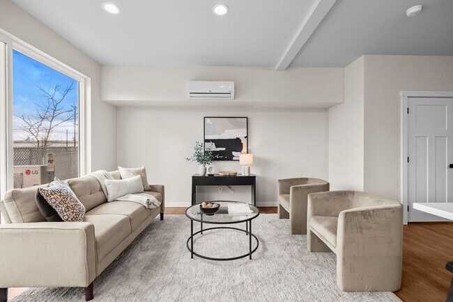 Building Photo - Luxury Living Off Appleway Trial Brand New...