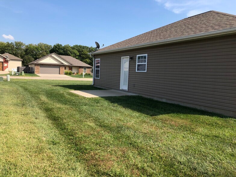 Building Photo - 5811 Islip Dr