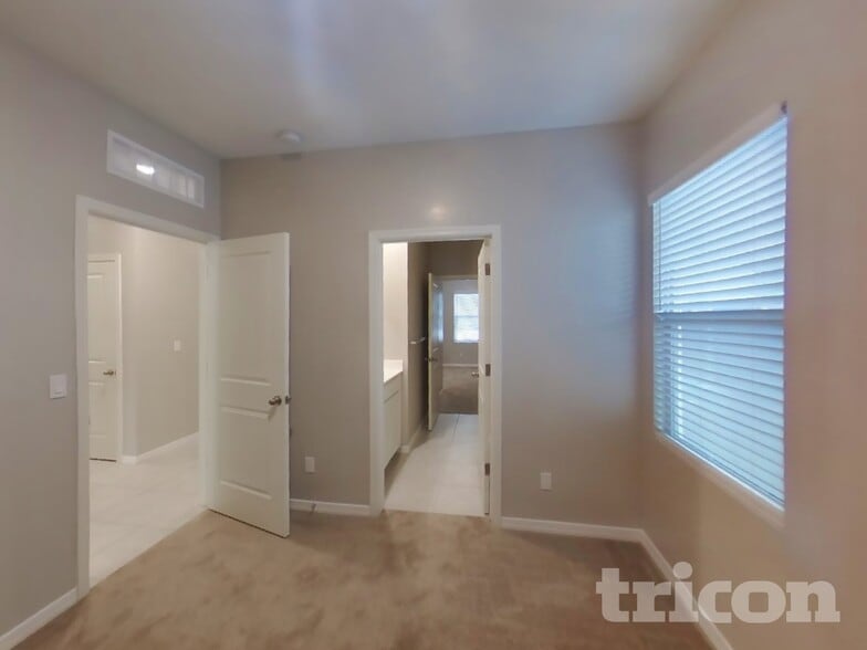 Building Photo - 35381 W Santa Clara Ave