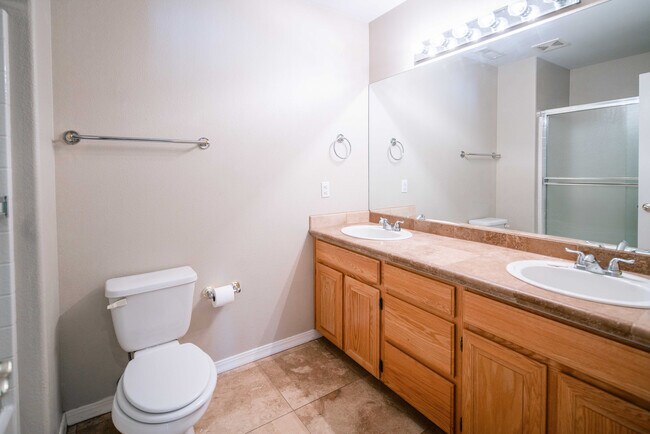 Building Photo - Beautiful Walnut Ridge Home!