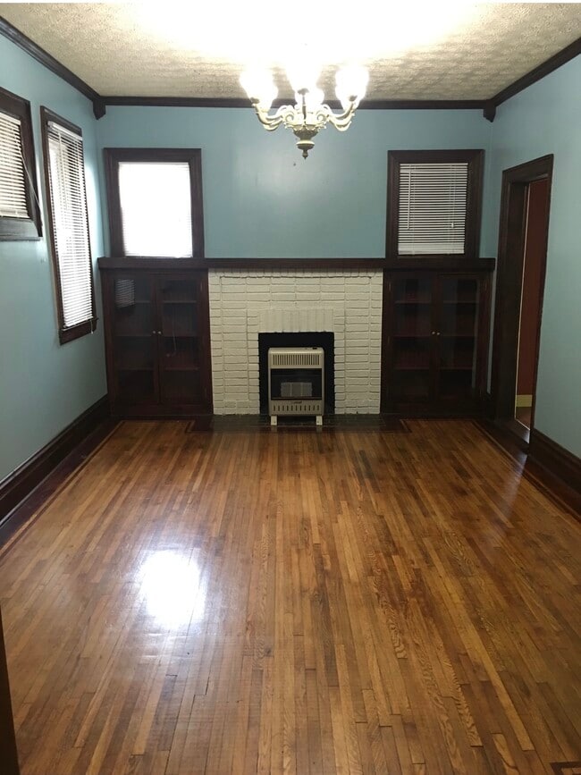 Building Photo - 604 12th Ave