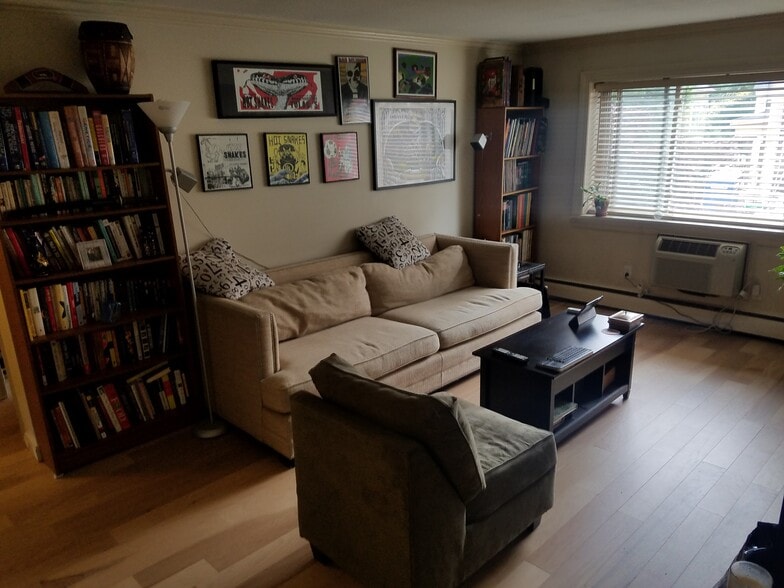 Living room - 329 Harvard St