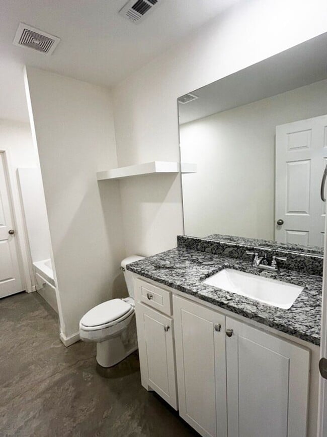 Building Photo - Charming 3-Bedroom Retreat in the Heart of...