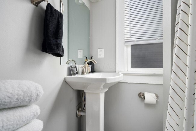 Building Photo - 975 Heyl Ave