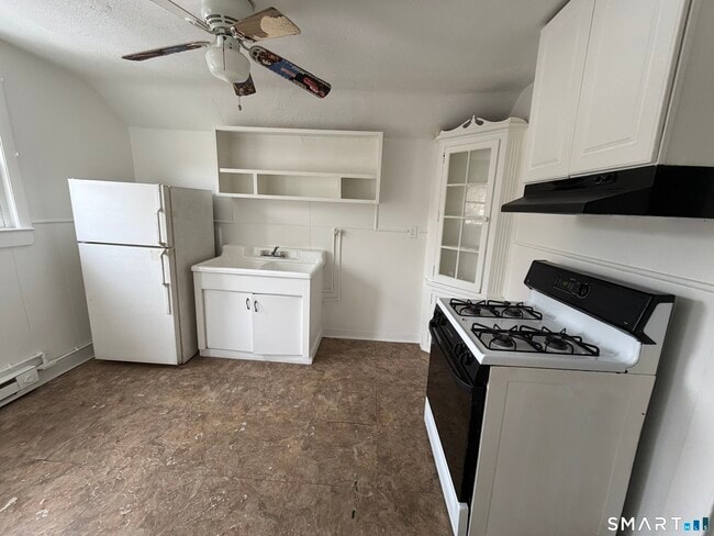 Building Photo - 571 Baldwin St