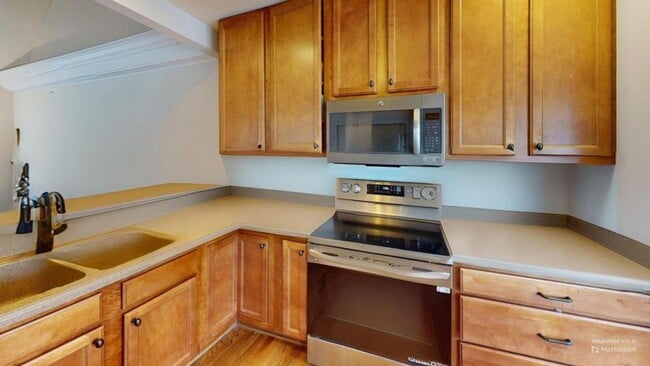 Building Photo - 9316 Shingle Oak Dr