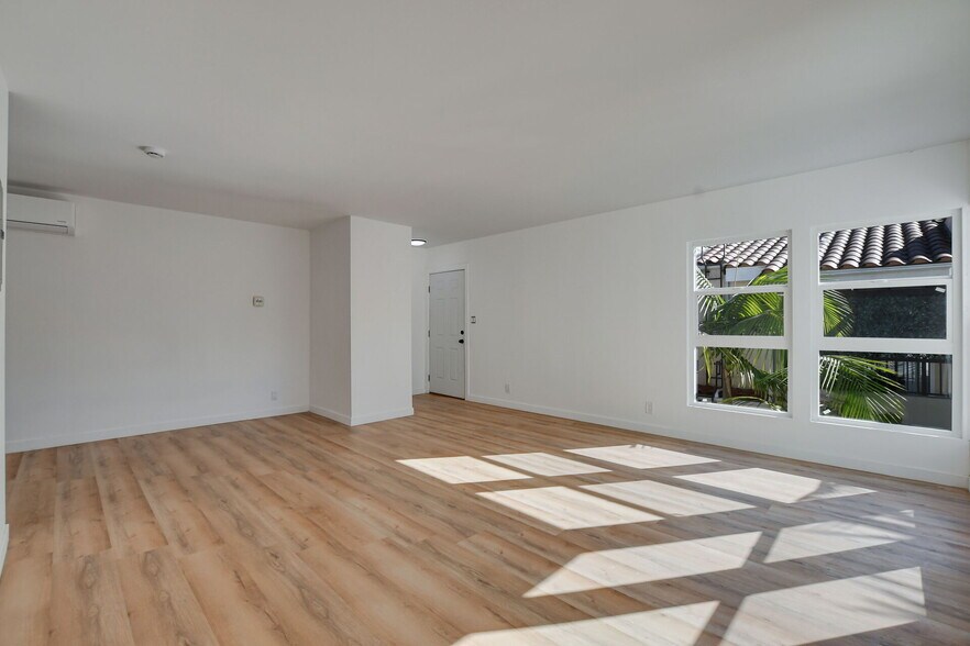 Building Photo - 2005 21st St