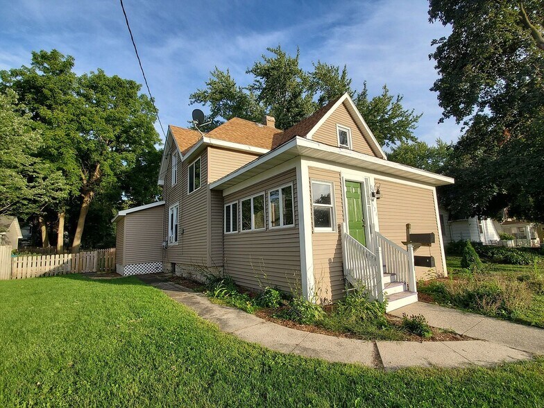 Primary Photo - 624 S 1st St