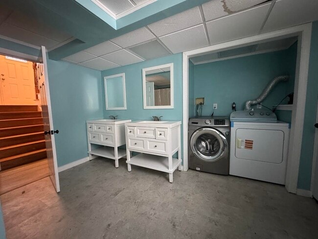 Building Photo - 240 Leda Ave