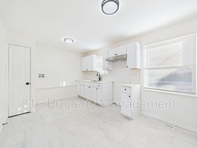 Building Photo - 5017 Dodson Ave