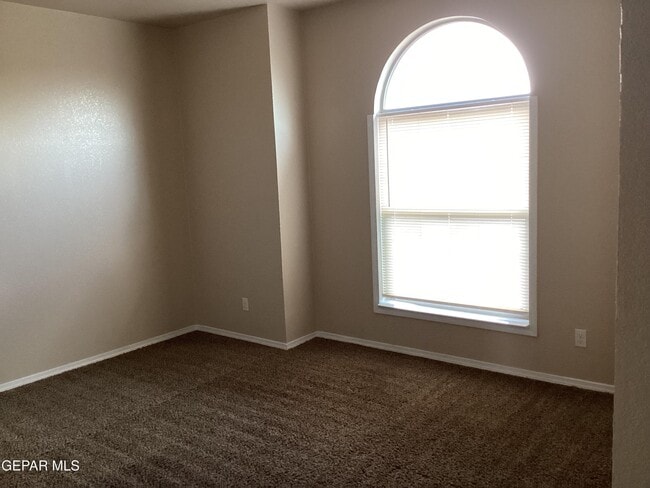 Building Photo - 5925 Speyside Dr