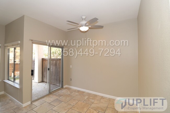 Building Photo - 2 Bed, 2.5 Bath condo w/ parking & pool!