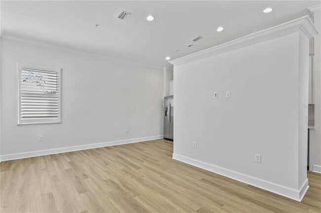 Building Photo - 1903 W Bristol Ave