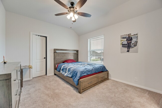 Building Photo - 1042 Elmwood Dr