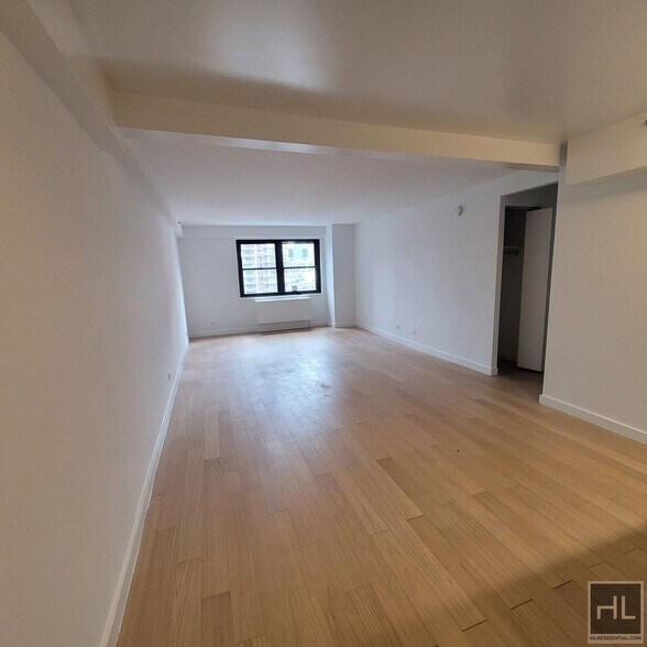 Primary Photo - East 39th Street
