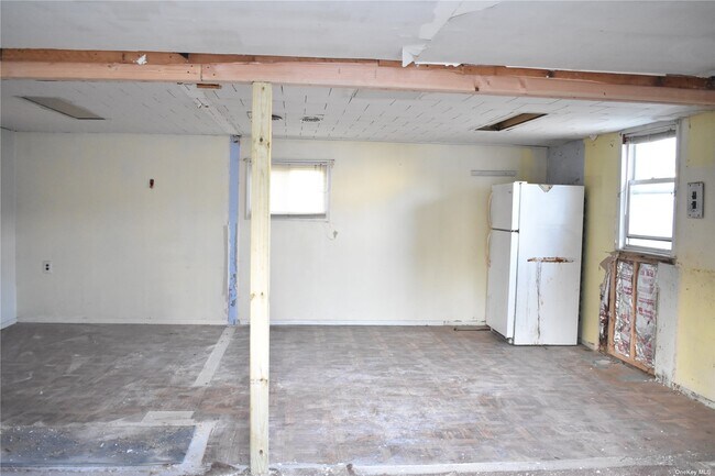 Building Photo - 103 Bethpage Rd