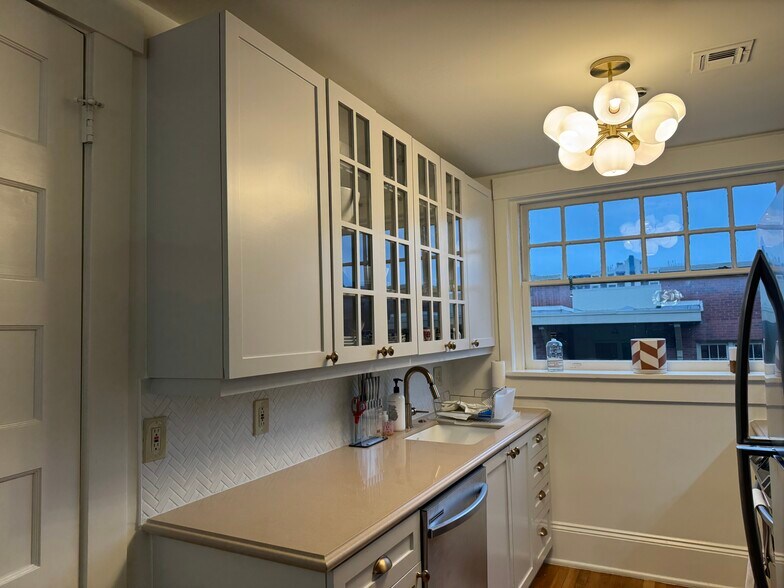 Building Photo - 266 11th St NE