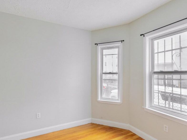 Building Photo - 17 Cawfield St
