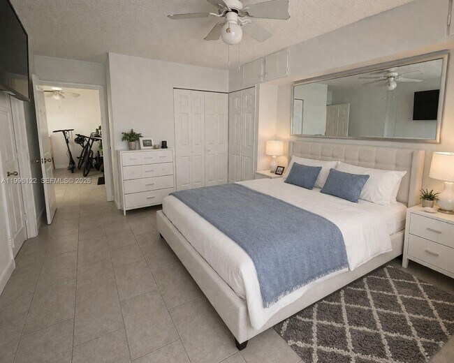 Building Photo - 1220 71st St