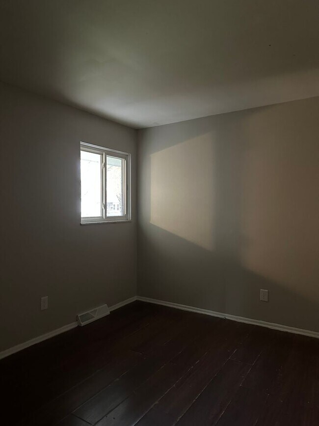 Building Photo - 919-921 Weyant Avenue