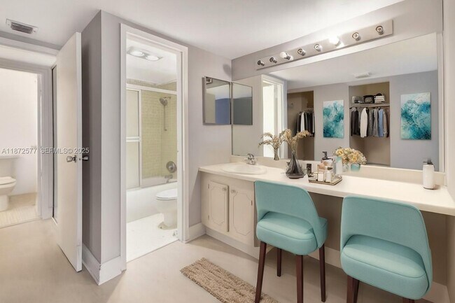 Building Photo - 20100 W Country Club Dr