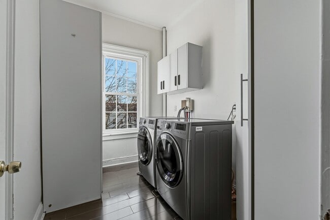 Building Photo - 37 W 34th St.