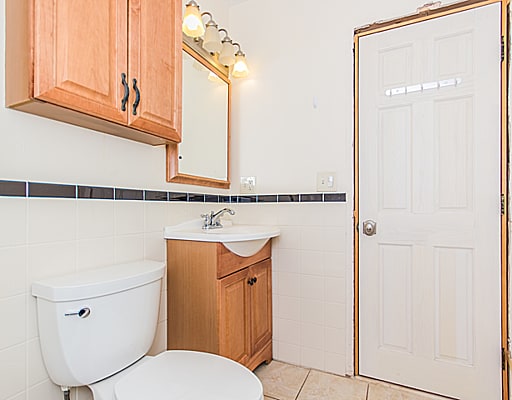 Building Photo - 27 Phillips St